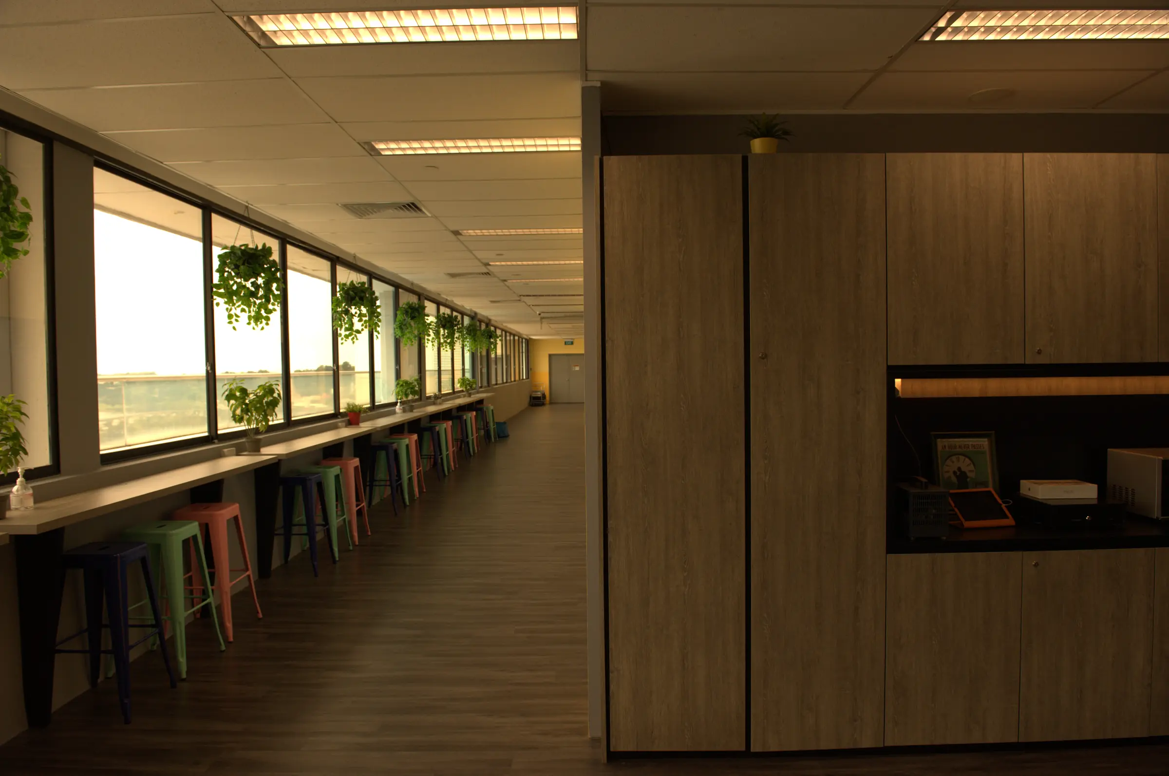 Window-side study counter